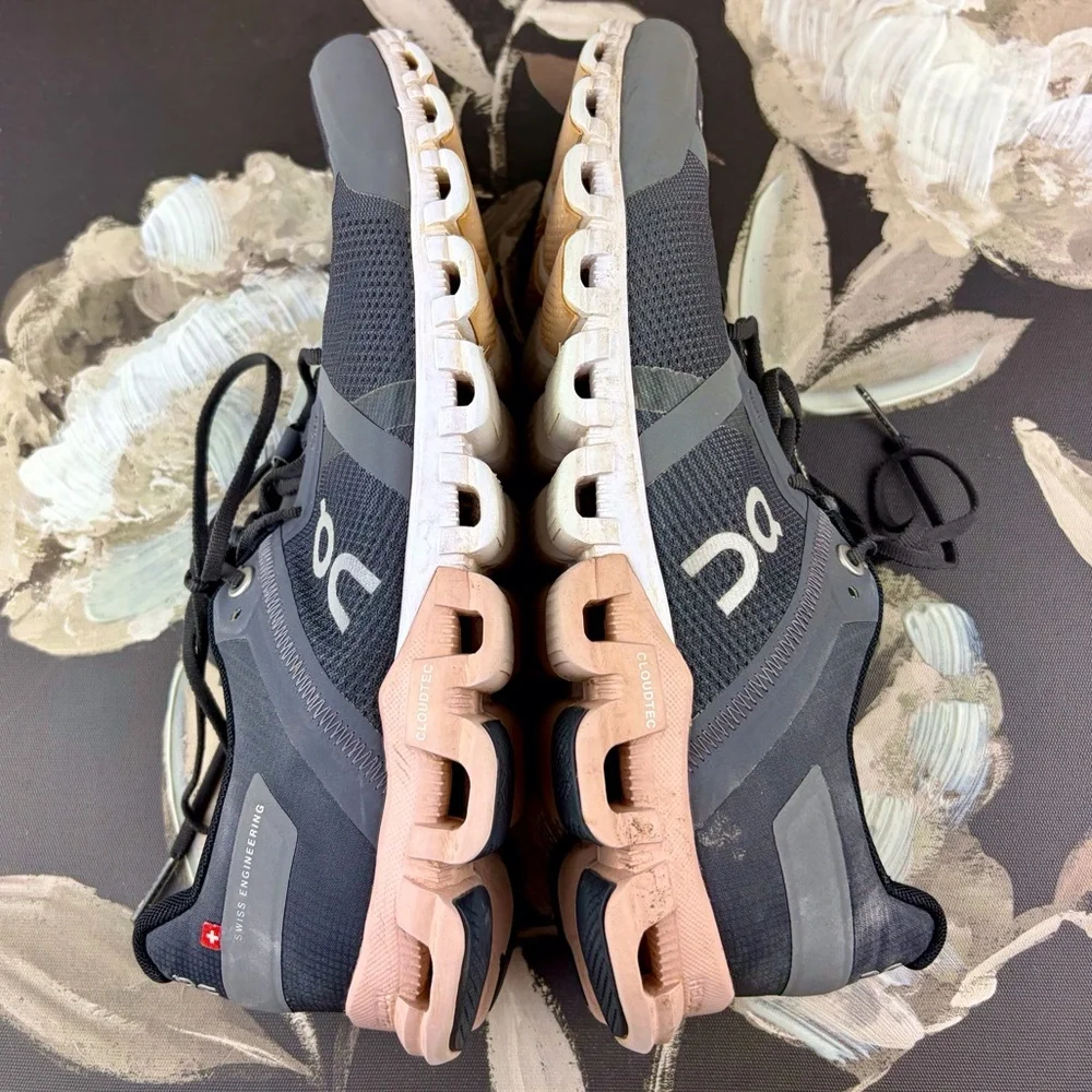 On Running On Cloud Cloudflow Active Running Sneakers in Rock Grey Rose Size 9.
